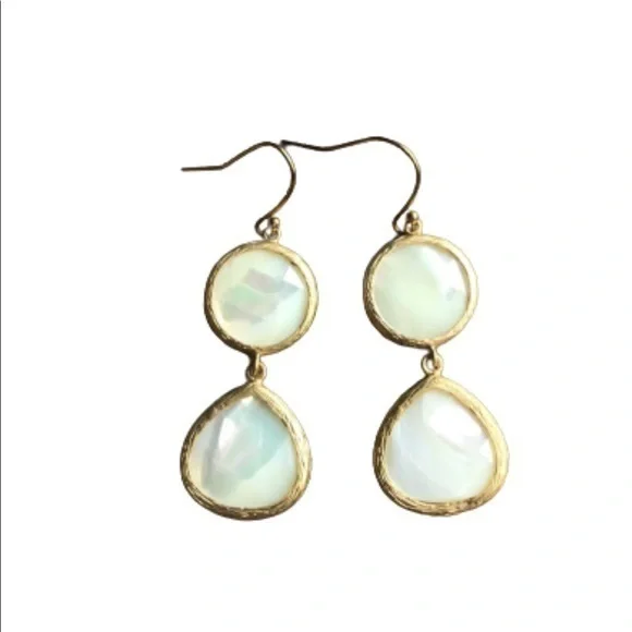 Mother of pearl dangle earrings set in gold - Picture 1 of 2